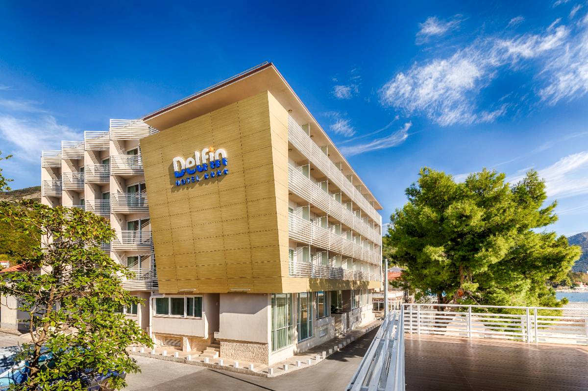 Carine Hotel Delfin 4*